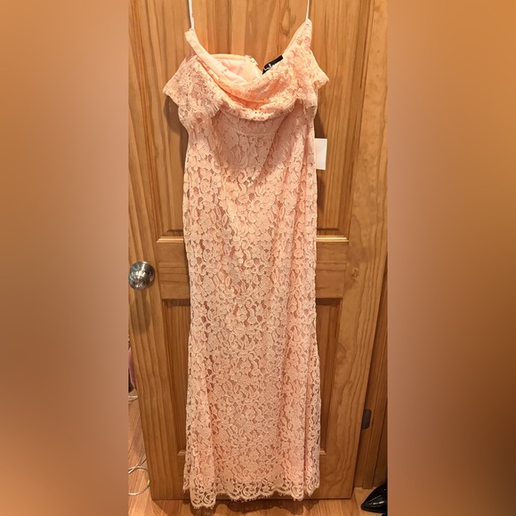 NWT Lulus Romantic Heart Blush Pink Lace Off-the-Shoulder Maxi Dress Sz Small - Picture 7 of 8